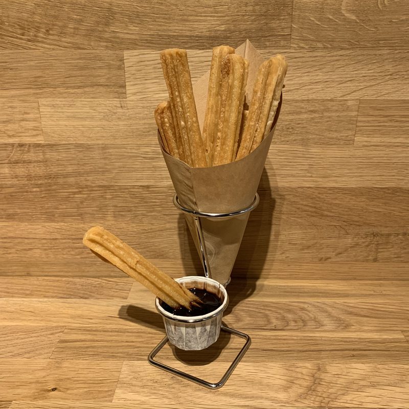 Puntzakhouder voor churros met chocoladesaus bakje